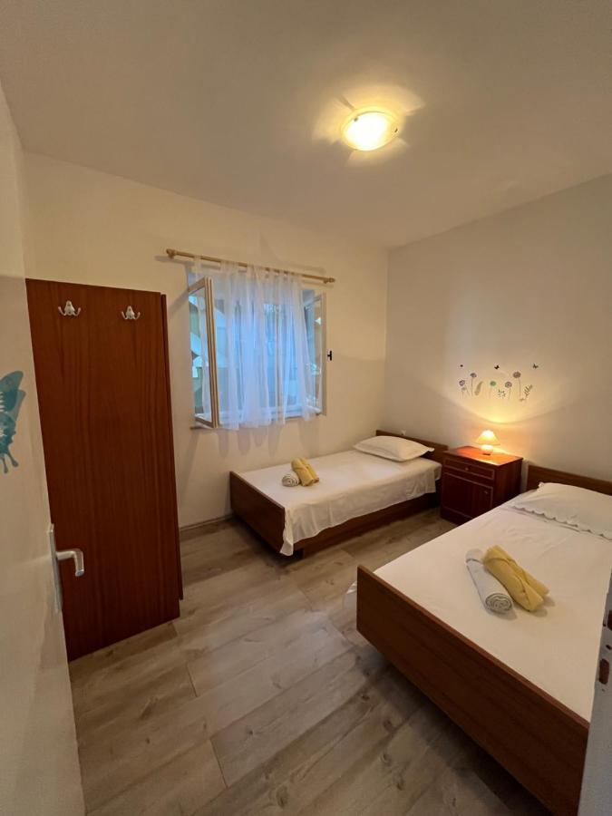Apartman Ivica Omis Exterior photo